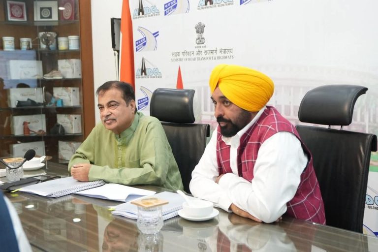 दिल्ली में मुख्यमंत्री भगवंत मान और केंद्रीय मंत्री नितिन गडकरी के बीच अहम बैठक, पंजाब के सड़क प्रोजेक्टों के लिए 400 करोड़ रुपये की मिली मंजूरी