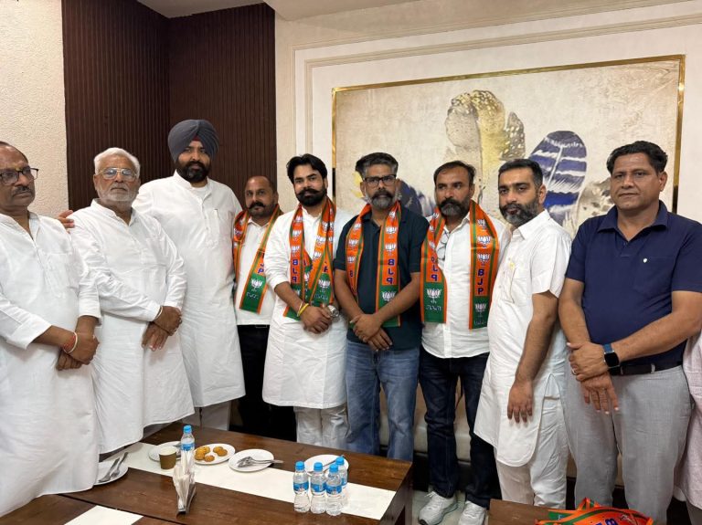 आप’ और कांग्रेस को बड़ा झटका; सुरिंदर पाल घोगा और बलकार सिद्धू साथियों सहित भाजपा में शामिल, काका कंबोज और ज्याणी ने किया स्वागत